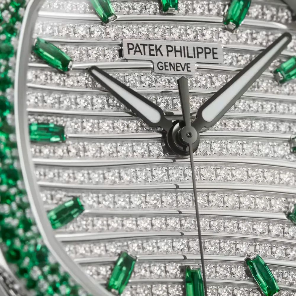 Patek Philippe Nautilus 7118/1453G 'Ladies Haute Joaillerie' White Gold Diamond Emerald Set - Image 2
