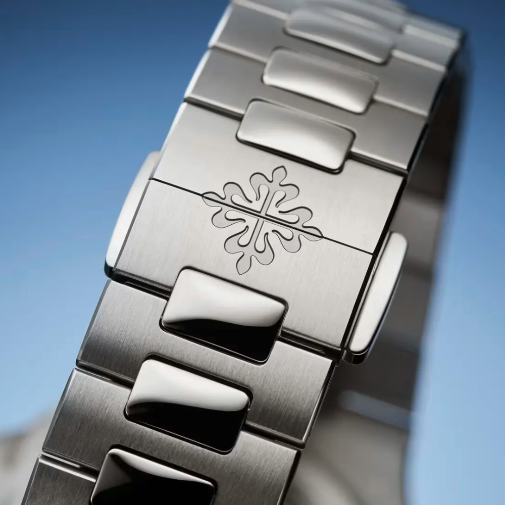 Patek Philippe Nautilus White Gold Watch 5811/1G-001 - Image 2